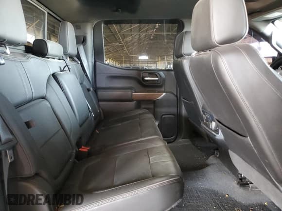 ✅ 2021 Chevrolet Silverado 1500 High Country • VIN: 1GCUYHET5MZ294086 • Lot: 58091465. Wystawiony na Copart z przebiegiem 121 169 mil. Bezpłatny archiwum sprzedaży aukcyjnych z USA i szczegółowy raport historii pojazdu na DreamBid. Zdjęcie 10.