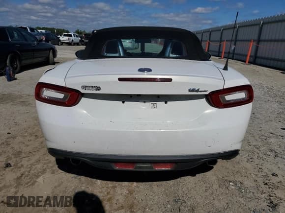 ✅ 2017 FIAT 124 Spider Lusso • VIN: JC1NFAEK1H0101948 • Lot: 90565875. Wystawiony na Copart z przebiegiem 20 647 mil. Bezpłatny archiwum sprzedaży aukcyjnych z USA i szczegółowy raport historii pojazdu na DreamBid. Zdjęcie 6.