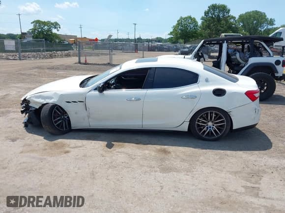 ✅ 2014 Maserati Ghibli S Q4 • VIN: ZAM57RTA3E1086542 • Лот: 42652081. Опубликован ранее на IAAI с пробегом 92 199 миль. Бесплатный доступ к архиву аукционных продаж из США и подробный отчёт об истории автомобиля на DreamBid. Изображение 14.