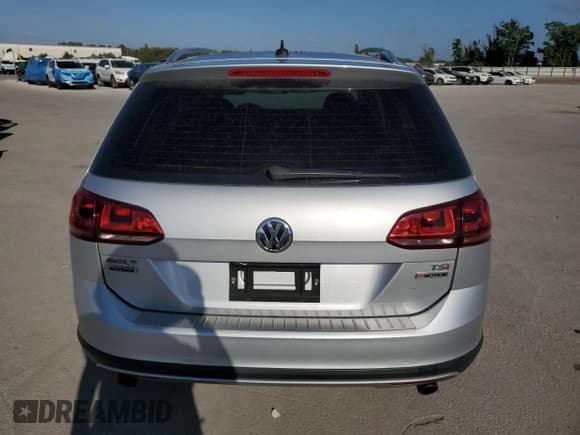 ✅ 2017 Volkswagen Golf S • VIN: 3VWH17AU5HM508528 • Lot: 81944385. Listed on Copart with 183,021 mi. Free auction sales archive from the USA and detailed vehicle history report at DreamBid. Image 6.