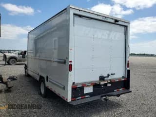 ✅ 2022 Ford E-Series Commercial • VIN: 1FDWE3FN6NDC03437 • Lot: 50570905. Wystawiony na Copart z przebiegiem Nie podano. Bezpłatny archiwum sprzedaży aukcyjnych z USA i szczegółowy raport historii pojazdu na DreamBid. Zdjęcie 2.