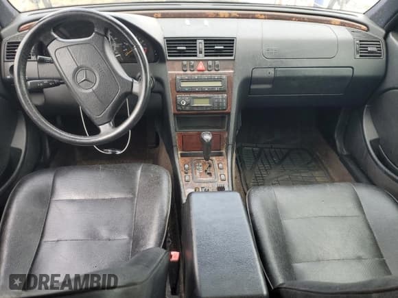 ✅ 1999 Mercedes-Benz C 230/260/280/320 • VIN: WDBHA29G9XA762824 • Lot: 71302034. Wystawiony na Copart z przebiegiem Nie podano. Bezpłatny archiwum sprzedaży aukcyjnych z USA i szczegółowy raport historii pojazdu na DreamBid. Zdjęcie 8.