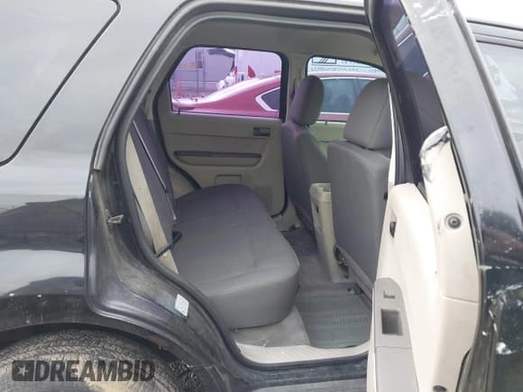 ✅ 2012 Ford Escape XLS • VIN: 1FMCU0C78CKC53131 • Lot: 43718399. Wystawiony na IAAI z przebiegiem 233 693 mil. Bezpłatny archiwum sprzedaży aukcyjnych z USA i szczegółowy raport historii pojazdu na DreamBid. Zdjęcie 6.