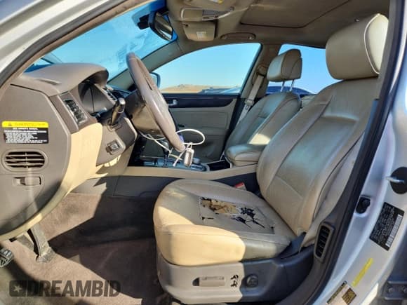 ✅ 2009 Hyundai Genesis • VIN: KMHGC46E89U033684 • Лот: 85355955. Опубликован ранее на Copart с пробегом 221 220 миль. Бесплатный доступ к архиву аукционных продаж из США и подробный отчёт об истории автомобиля на DreamBid. Изображение 7.