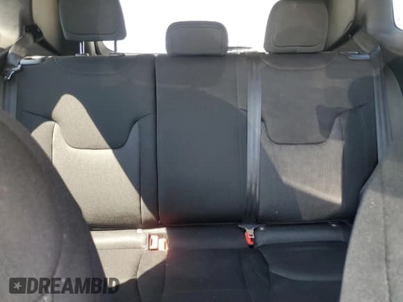 ✅ 2023 Jeep Renegade Latitude • VIN: ZACNJDB15PPP66789 • Lot: 71923475. Wystawiony na Copart z przebiegiem 32 267 mil. Bezpłatny archiwum sprzedaży aukcyjnych z USA i szczegółowy raport historii pojazdu na DreamBid. Zdjęcie 10.