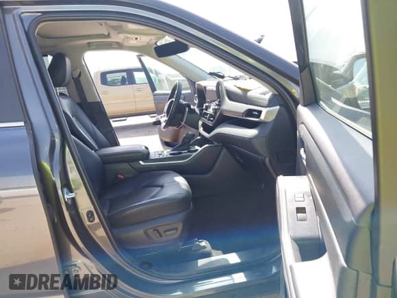 ✅ 2023 Toyota Highlander L • VIN: 5TDKDRBH7PS008219 • Lot: 42777120. Wystawiony na IAAI z przebiegiem 18 780 mil. Bezpłatny archiwum sprzedaży aukcyjnych z USA i szczegółowy raport historii pojazdu na DreamBid. Zdjęcie 5.