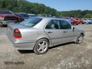 ✅ 1998 Mercedes-Benz C 230/260/280/320 • VIN: WDBHA23G6WA554827 • Lot: 64129885. Wystawiony na Copart z przebiegiem 135 990 mil. Bezpłatny archiwum sprzedaży aukcyjnych z USA i szczegółowy raport historii pojazdu na DreamBid. Zdjęcie 3.