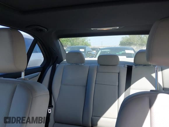 ✅ 2014 Mercedes-Benz C 250 Sport • VIN: WDDGF4HB4ER305973 • Lot: 41781503. Wystawiony na IAAI z przebiegiem 98 542 mil. Bezpłatny archiwum sprzedaży aukcyjnych z USA i szczegółowy raport historii pojazdu na DreamBid. Zdjęcie 8.