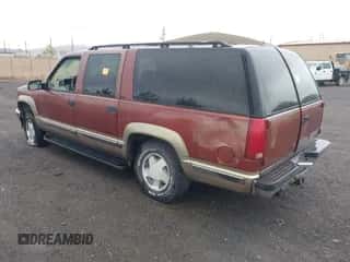 1998 Chevrolet Suburban z VIN 1GNFK16R9WJ305538, wystawiony jako IAAI lot #43449665 z przebiegiem 273 952 mil mil oraz . Historia ofert i sprzedaży dostępna na DreamBid. Obrazek 3.