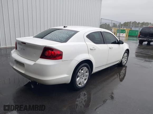 ✅ 2014 Dodge Avenger SE • VIN: 1C3CDZAB2EN215464 • Лот: 41251972. Опубликован ранее на IAAI с пробегом 136 202 миль. Бесплатный доступ к архиву аукционных продаж из США и подробный отчёт об истории автомобиля на DreamBid. Изображение 4.