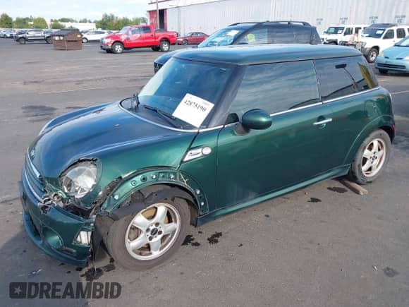 2011 MINI Hardtop with VIN WMWSU3C58BT091720, listed as a IAAI auction lot 42875190 with 60,918 mi miles and . Bid and sale history available at DreamBid. Image 19.