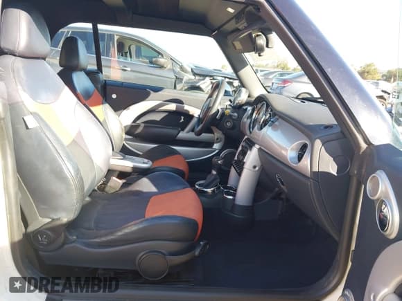 ✅ 2006 MINI Convertible S • VIN: WMWRH33556TK58950 • Lot: 43758981. Listed on IAAI with 76,278 mi. Free auction sales archive from the USA and detailed vehicle history report at DreamBid. Image 5.