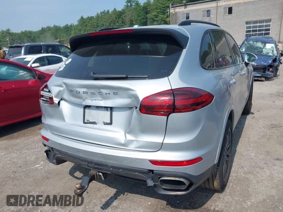 ✅ 2018 Porsche Cayenne • VIN: WP1AA2A24JKA07227 • Lot: 42475280. Listed on IAAI with 139,884 mi. Free auction sales archive from the USA and detailed vehicle history report at DreamBid. Image 4.