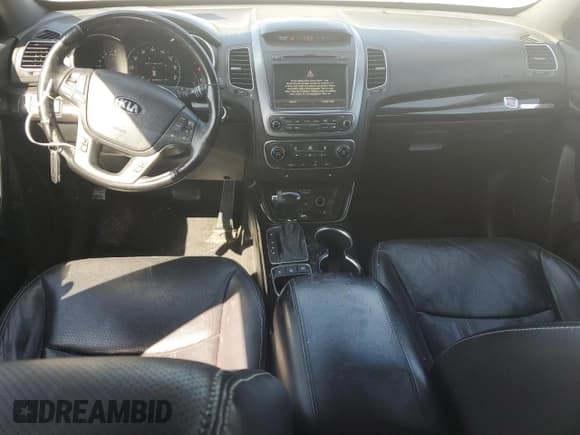 ✅ 2014 Kia Sorento SX Limited • VIN: 5XYKW4A73EG517644 • Lot: 82702815. Wystawiony na Copart z przebiegiem 125 533 mil. Bezpłatny archiwum sprzedaży aukcyjnych z USA i szczegółowy raport historii pojazdu na DreamBid. Zdjęcie 8.