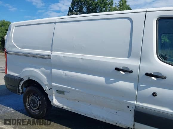 ✅ 2016 Ford Transit Cargo • VIN: 1FTYE1YM8GKB02632 • Lot: 42865998. Listed on IAAI with 399,078 mi. Free auction sales archive from the USA and detailed vehicle history report at DreamBid. Image 6.