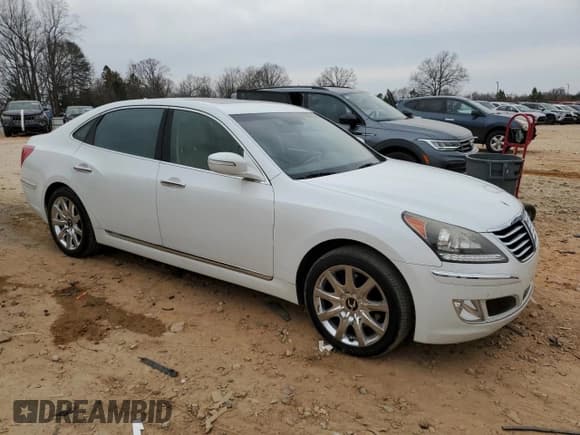 ✅ 2011 Hyundai Equus Signature • VIN: KMHGH4JF7BU038933 • Lot: 48356535. Listed on Copart with 184,379 mi. Free auction sales archive from the USA and detailed vehicle history report at DreamBid. Image 4.