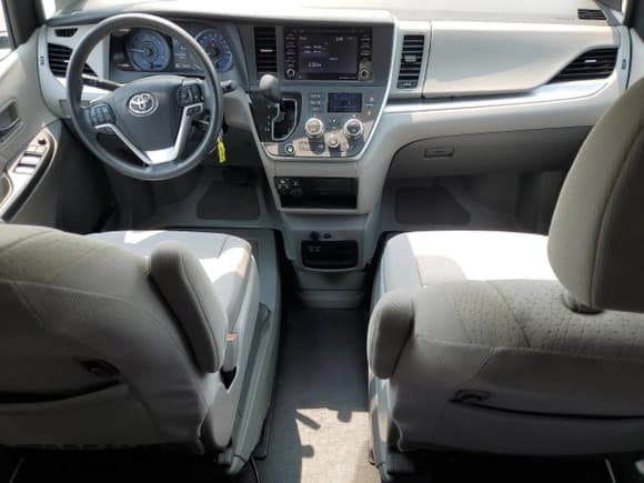 ✅ 2020 Toyota Sienna LE Auto Access Seat • VIN: 5TDKZ3DC4LS083406 • Lot: 59367425. Listed on Copart with 28,420 mi. Free auction sales archive from the USA and detailed vehicle history report at DreamBid. Image 8.