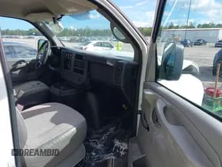 ✅ 2012 GMC Savana Cargo • VIN: 1GTW7FCA1C1143373 • Lot: 43539138. Wystawiony na IAAI z przebiegiem 162 515 mil. Bezpłatny archiwum sprzedaży aukcyjnych z USA i szczegółowy raport historii pojazdu na DreamBid. Zdjęcie 5.