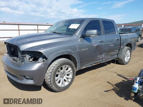 ✅ 2009 Dodge 1500 Laramie • VIN: 1D3HV13T79S824506 • Lot: 42373519. Wystawiony na IAAI z przebiegiem 305 976 mil. Bezpłatny archiwum sprzedaży aukcyjnych z USA i szczegółowy raport historii pojazdu na DreamBid. Zdjęcie 2.