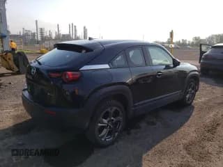 ✅ 2022 Mazda MX-30 Premium Plus • VIN: JM1DRADB6N0101074 • Lot: 68379044. Wystawiony na Copart z przebiegiem 43 559 mil. Bezpłatny archiwum sprzedaży aukcyjnych z USA i szczegółowy raport historii pojazdu na DreamBid. Zdjęcie 3.