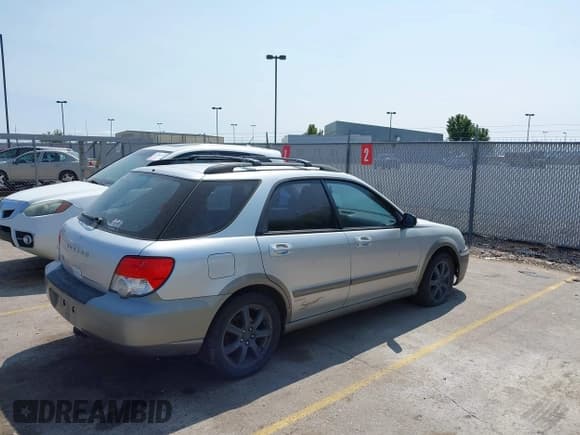 ✅ 2005 Subaru Impreza Outback • VIN: JF1GG68585H807801 • Lot: 42580484. Listed on IAAI with Not provided. Free auction sales archive from the USA and detailed vehicle history report at DreamBid. Image 4.