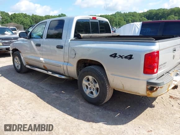✅ 2005 Dodge Dakota SLT • VIN: 1D7HW48N65S252832 • Lot: 43024210. Listed on IAAI with 121,442 mi. Free auction sales archive from the USA and detailed vehicle history report at DreamBid. Image 3.