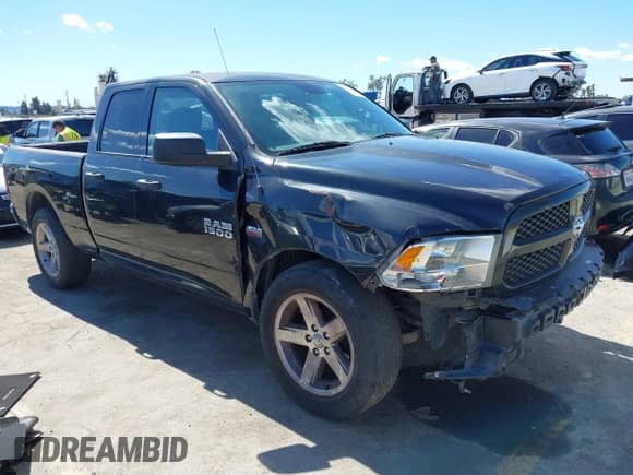 2018 Ram 1500 Tradesman z VIN 1C6RR6FTXJS182966, wystawiony jako IAAI lot #41744144 z przebiegiem 60 714 mil mil oraz . Historia ofert i sprzedaży dostępna na DreamBid. Obrazek 1.