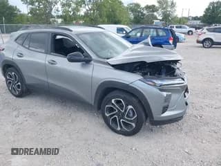 ✅ 2025 Chevrolet Trax 2RS • VIN: KL77LJEP6SC093171 • Лот: 43085376. Опубликован ранее на IAAI с пробегом 31 040 миль. Бесплатный доступ к архиву аукционных продаж из США и подробный отчёт об истории автомобиля на DreamBid. Изображение 1.