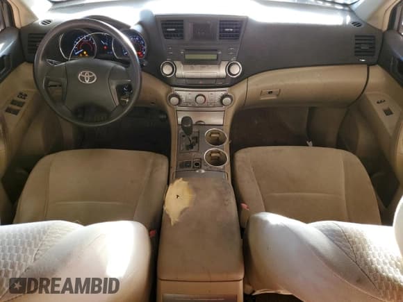 ✅ 2010 Toyota Highlander • VIN: 5TDZK3EH2AS003305 • Lot: 82726405. Listed on Copart with 224,381 mi. Free auction sales archive from the USA and detailed vehicle history report at DreamBid. Image 8.