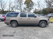 ✅ 2007 Chevrolet Suburban LTZ • VIN: 1GNFC16077J326498 • Lot: 43657422. Listed on IAAI with 252,671 mi. Free auction sales archive from the USA and detailed vehicle history report at DreamBid. Image 13.