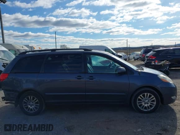 ✅ 2010 Toyota Sienna XLE Limited • VIN: 5TDYK4CC2AS291674 • Lot: 43815200. Wystawiony na IAAI z przebiegiem 231 078 mil. Bezpłatny archiwum sprzedaży aukcyjnych z USA i szczegółowy raport historii pojazdu na DreamBid. Zdjęcie 13.