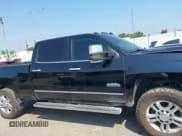 ✅ 2019 Chevrolet Silverado 2500HD High Country • VIN: 1GC1KUEY8KF157408 • Lot: 43223575. Wystawiony na IAAI z przebiegiem 131 751 mil. Bezpłatny archiwum sprzedaży aukcyjnych z USA i szczegółowy raport historii pojazdu na DreamBid. Zdjęcie 13.