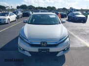✅ 2019 Honda Clarity Touring • VIN: JHMZC5F32KC001468 • Lot: 43483924. Wystawiony na IAAI z przebiegiem 114 020 mil. Bezpłatny archiwum sprzedaży aukcyjnych z USA i szczegółowy raport historii pojazdu na DreamBid. Zdjęcie 6.