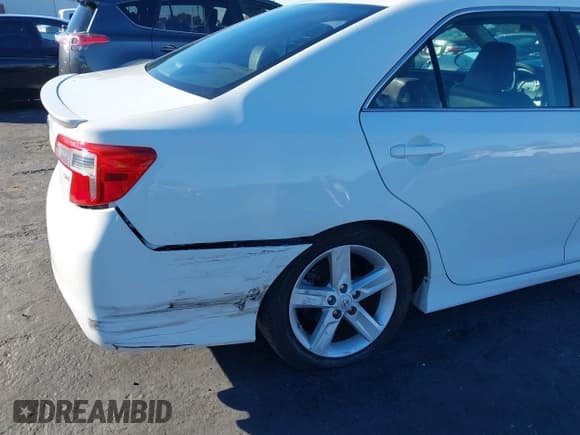 ✅ 2013 Toyota Camry SE • VIN: 4T1BF1FK7DU235950 • Lot: 43609250. Wystawiony na IAAI z przebiegiem 98 857 mil. Bezpłatny archiwum sprzedaży aukcyjnych z USA i szczegółowy raport historii pojazdu na DreamBid. Zdjęcie 6.