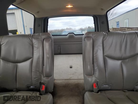 ✅ 2003 Chevrolet Suburban LT • VIN: 3GNFK16Z53G255685 • Lot: 89187135. Listed on Copart with 215,611 mi. Free auction sales archive from the USA and detailed vehicle history report at DreamBid. Image 10.