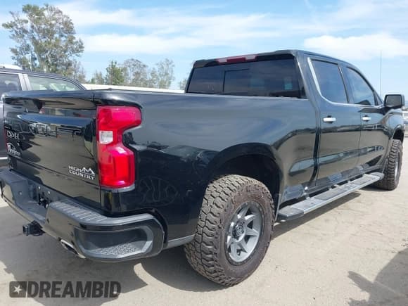 ✅ 2021 Chevrolet Silverado 1500 High Country • VIN: 1GCUYHEL2MZ404642 • Lot: 42301427. Wystawiony na IAAI z przebiegiem 42 691 mil. Bezpłatny archiwum sprzedaży aukcyjnych z USA i szczegółowy raport historii pojazdu na DreamBid. Zdjęcie 4.