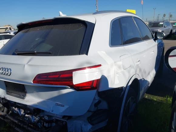 ✅ 2023 Audi Q5 S line Premium • VIN: WA1GAAFY9P2195233 • Lot: 43529601. Wystawiony na IAAI z przebiegiem 24 731 mil. Bezpłatny archiwum sprzedaży aukcyjnych z USA i szczegółowy raport historii pojazdu na DreamBid. Zdjęcie 4.