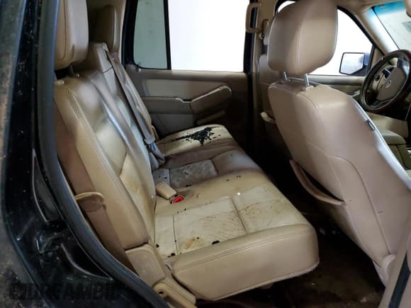 ✅ 2007 Mercury Mountaineer • VIN: 4M2EU37E57UJ15722 • Lot: 81781915. Wystawiony na Copart z przebiegiem 263 953 mil. Bezpłatny archiwum sprzedaży aukcyjnych z USA i szczegółowy raport historii pojazdu na DreamBid. Zdjęcie 11.