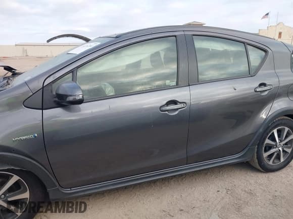✅ 2018 Toyota Prius Three • VIN: JTDKDTB30J1616900 • Lot: 43476204. Listed on IAAI with 90,619 mi. Free auction sales archive from the USA and detailed vehicle history report at DreamBid. Image 15.