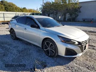 ✅ 2024 Nissan Altima SR • VIN: 1N4BL4CV5RN349577 • Лот: 82457375. Опубликован ранее на Copart с пробегом 40 700 миль. Бесплатный доступ к архиву аукционных продаж из США и подробный отчёт об истории автомобиля на DreamBid. Изображение 4.