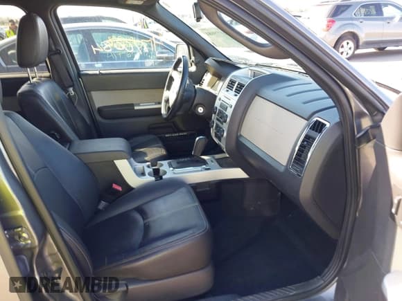 ✅ 2011 Mercury Mariner • VIN: 4M2CN9BG5BKJ03462 • Lot: 41770084. Listed on IAAI with 120,508 mi. Free auction sales archive from the USA and detailed vehicle history report at DreamBid. Image 5.