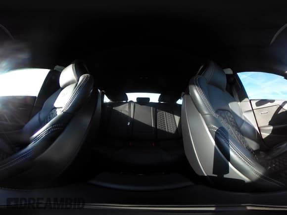 ✅ 2022 Audi RS 5 Sportback • VIN: WUAAWCF52NA902922 • Lot: 42484023. Wystawiony na IAAI z przebiegiem 37 014 mil. Bezpłatny archiwum sprzedaży aukcyjnych z USA i szczegółowy raport historii pojazdu na DreamBid. Zdjęcie 18.