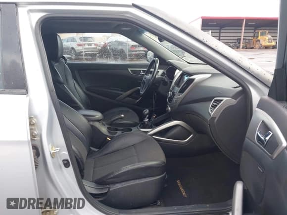 ✅ 2013 Hyundai Veloster w/Black Int • VIN: KMHTC6AD4DU163477 • Lot: 43326835. Wystawiony na IAAI z przebiegiem 109 212 mil. Bezpłatny archiwum sprzedaży aukcyjnych z USA i szczegółowy raport historii pojazdu na DreamBid. Zdjęcie 5.