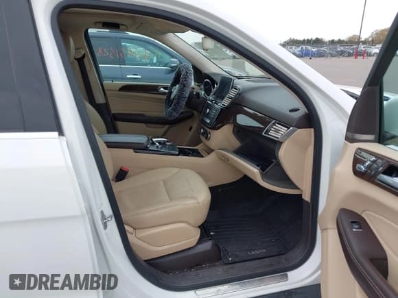 ✅ 2016 Mercedes-Benz GLE 350 • VIN: 4JGDA5HB4GA666926 • Lot: 43631328. Wystawiony na IAAI z przebiegiem 135 296 mil. Bezpłatny archiwum sprzedaży aukcyjnych z USA i szczegółowy raport historii pojazdu na DreamBid. Zdjęcie 5.