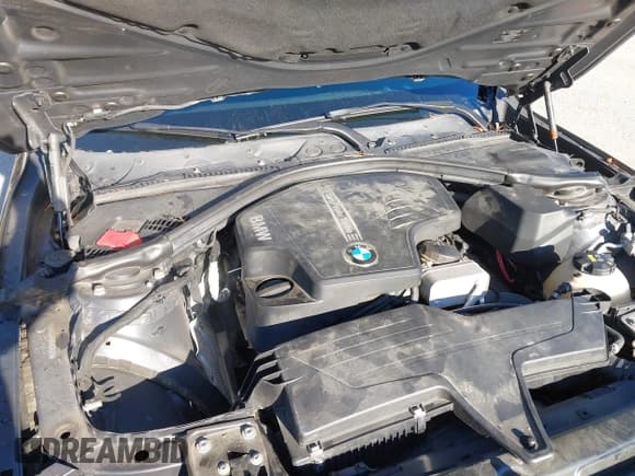 ✅ 2015 BMW 3 Series 328i xDrive • VIN: WBA3B5G59FNS15570 • Lot: 43375696. Wystawiony na IAAI z przebiegiem 92 961 mil. Bezpłatny archiwum sprzedaży aukcyjnych z USA i szczegółowy raport historii pojazdu na DreamBid. Zdjęcie 10.