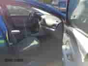 2017 Hyundai Elantra SE z VIN 5NPD84LF9HH058625, wystawiony jako IAAI lot #43387757 z przebiegiem 106 949 mil mil oraz . Historia ofert i sprzedaży dostępna na DreamBid. Obrazek 5.