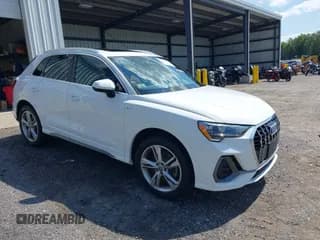✅ 2019 Audi Q3 S line Premium • VIN: WA1DECF33K1083324 • Lot: 43061842. Wystawiony na IAAI z przebiegiem 83 710 mil. Bezpłatny archiwum sprzedaży aukcyjnych z USA i szczegółowy raport historii pojazdu na DreamBid. Zdjęcie 1.