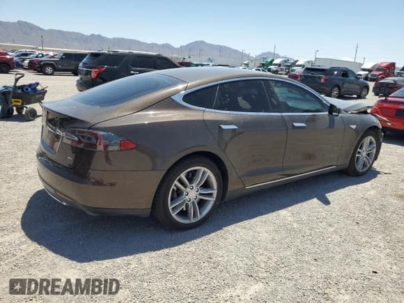 ✅ 2014 Tesla Model S 60 • VIN: 5YJSA1H14EFP31970 • Lot: 56218515. Wystawiony na Copart z przebiegiem 68 981 mil. Bezpłatny archiwum sprzedaży aukcyjnych z USA i szczegółowy raport historii pojazdu na DreamBid. Zdjęcie 3.