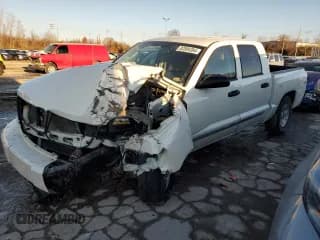 ✅ 2008 Dodge Dakota Laramie • VIN: 1D7HW58N28S638707 • Lot: 82894384. Wystawiony na Copart z przebiegiem Nie podano. Bezpłatny archiwum sprzedaży aukcyjnych z USA i szczegółowy raport historii pojazdu na DreamBid. Zdjęcie 1.