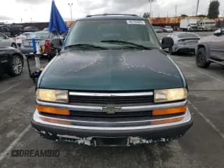 ✅ 1998 Chevrolet Blazer LS • VIN: 1GNCS13W6W2181350 • Lot: 48735225. Wystawiony na Copart z przebiegiem 135 821 mil. Bezpłatny archiwum sprzedaży aukcyjnych z USA i szczegółowy raport historii pojazdu na DreamBid. Zdjęcie 5.